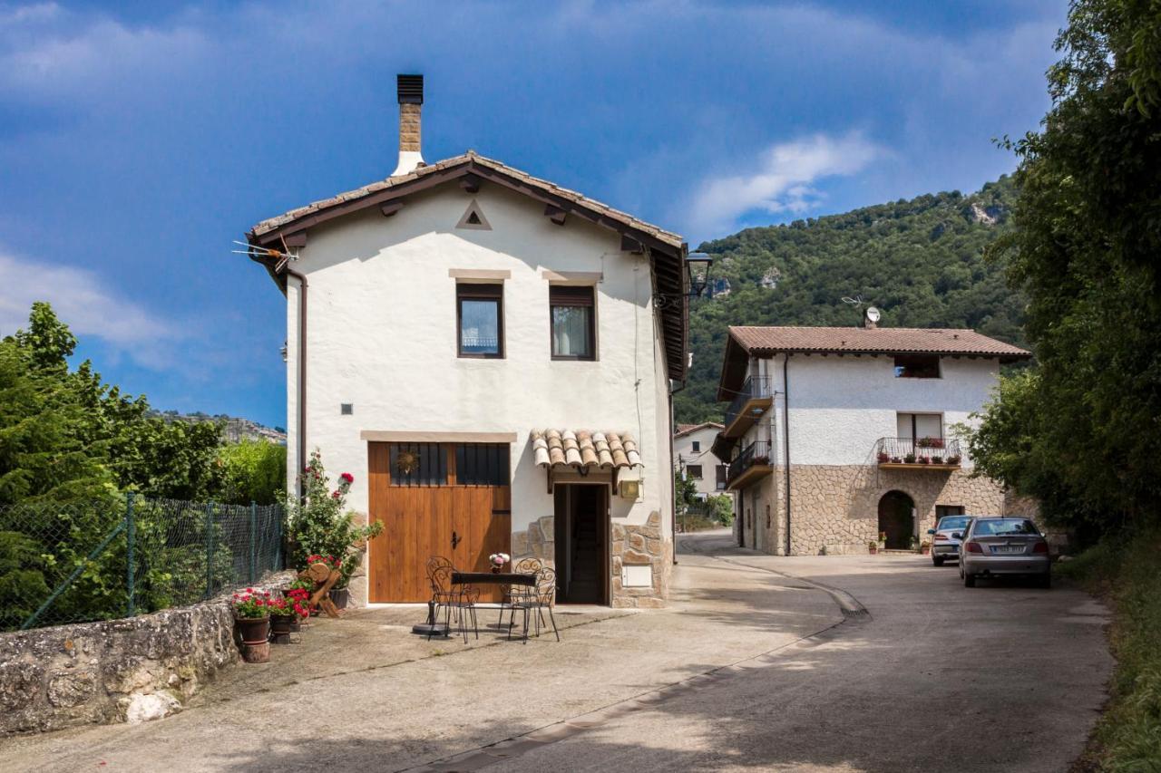 הוילה בקדאנו Casa Lizarrosta En Nacedero Del Urederra מראה חיצוני תמונה